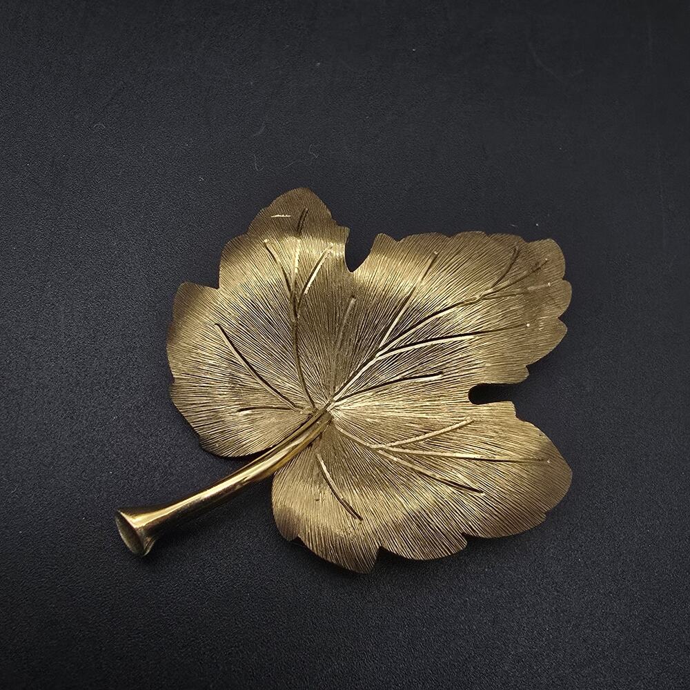 Krementz Gold Overlay Leaf Brooch Vintage Fall Autumn Costume Jewelry